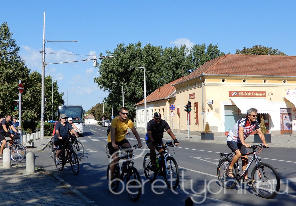 Kerékpártúra az autópályán 36